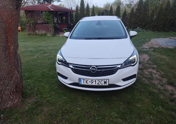 Opel Astra cena 41500 przebieg: 172000, rok produkcji 2018 z Kielce małe 742